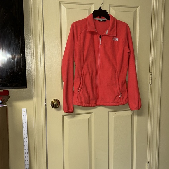 The North Face women’s fleece jacket in a medium size - Picture 3 of 13